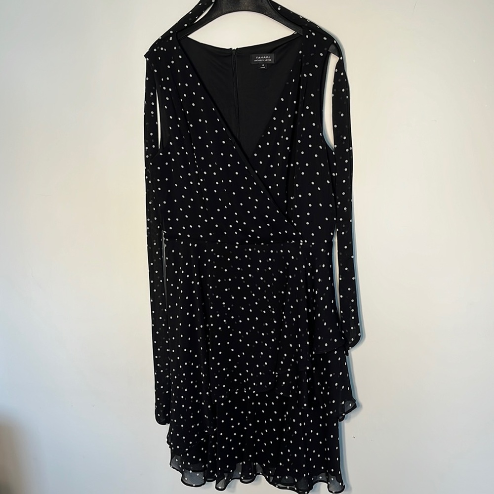 TAHARI ARTHUR S. LEVINE dress polka dot with lining and a zipper at the back